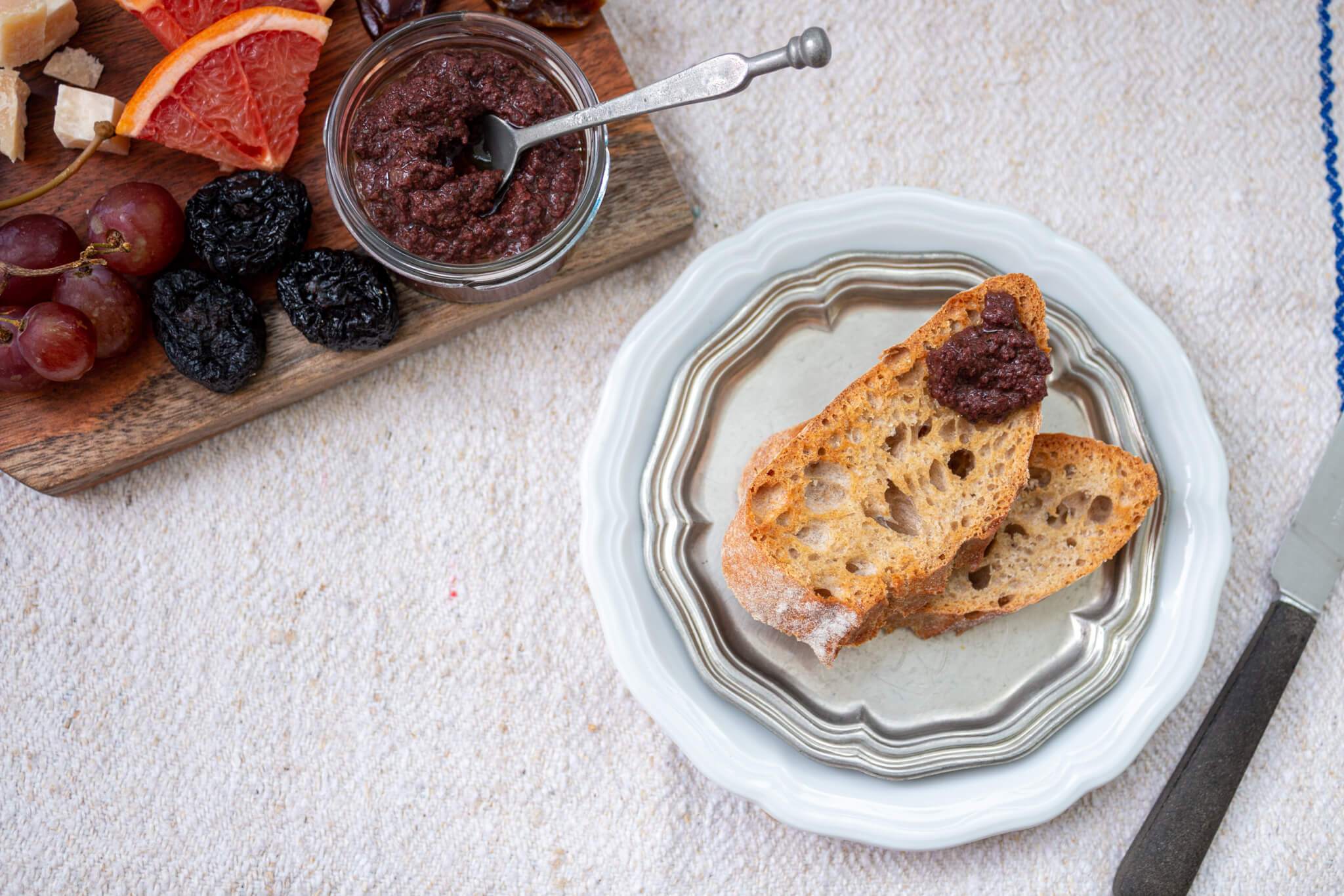 Olive and Pomegranate Tapenade with Persimmon Chips