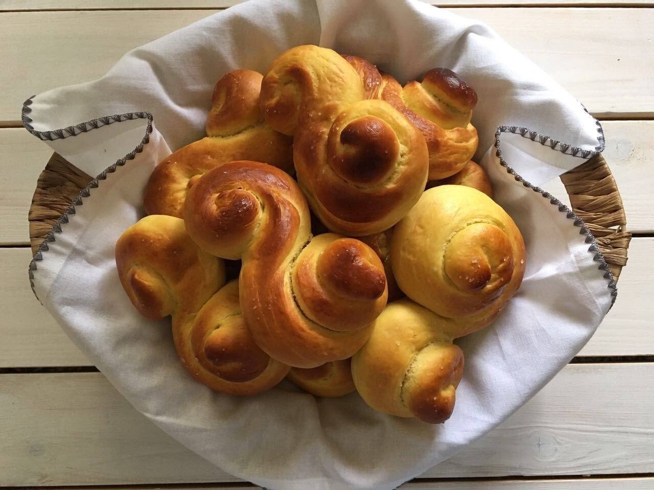 Saffron Buns Made with Persian Saffron