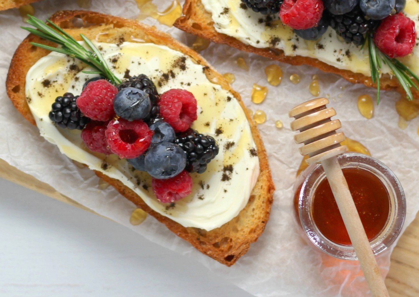 Vanilla Bean and Mascarpone Crostini